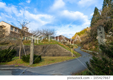 [Closed] Former Houki Municipal Nikko Elementary School (now Nikko Community Center) School gate and school building, Houki-cho, Saihaku-gun, Tottori Prefecture 105427667