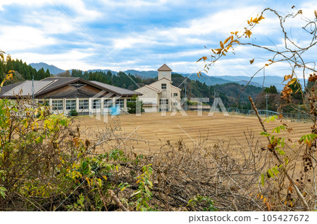 [Closed] Former Houki Municipal Nikko Elementary School (now Nikko Community Center) Sports ground and school building, Houki-cho, Saihaku-gun, Tottori Prefecture 105427672
