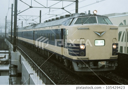 Series 583 on the Keiyo Line (TDL Rin) 105429423