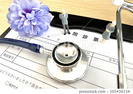 Elderly people and medical questionnaire Senior illness Elderly people and medical questionnaire Senior illness 105430134