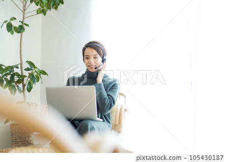 女人做遠程辦公 女人做遠程辦公 105430187