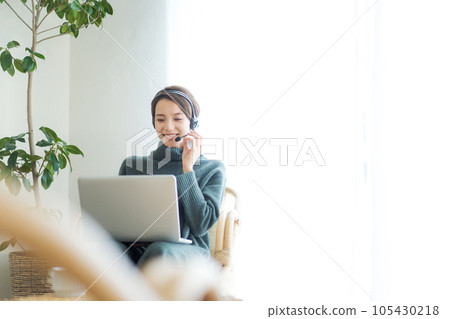 女人做遠程辦公 女人做遠程辦公 105430218