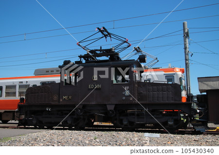 Alpico Kotsu ED301電力機車矗立在晴空下_2023/7/2拍攝 Alpico Kotsu ED301電力機車矗立在晴空下_2023/7/2拍攝 105430340