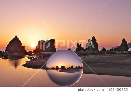 [Hashigui Rock (Sunrise) (Crystal Ball)] Kujinokawa, Kushimoto Town, Higashimuro District, Wakayama Prefecture 105430863