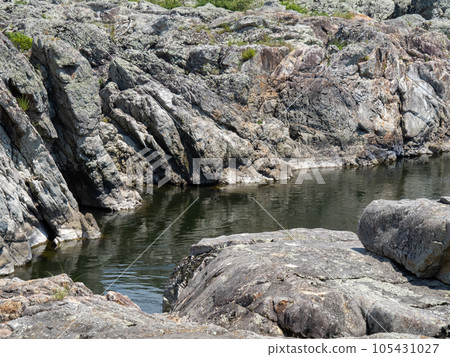 Toryu-nada in summer (Kato City, Hyogo Prefecture). A scenic spot in the midstream of the Kako River. 105431027