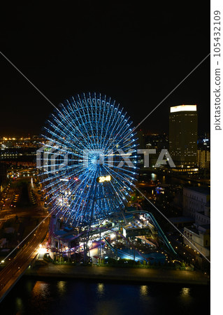 Yokohama landmark night view with Ferris wheel 105432109