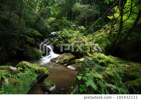 Mountain stream scenery around Keimei Falls at the headwaters of the Oto River 105432131