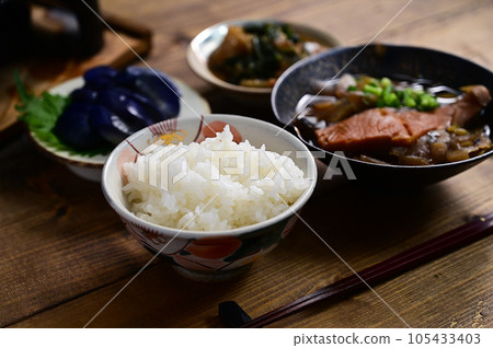 水煮三文魚芝麻鯛魚醃茄子 105433403