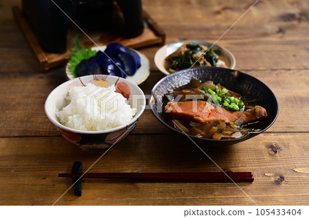 水煮三文魚芝麻鯛魚醃茄子 水煮三文魚芝麻鯛魚醃茄子 105433404