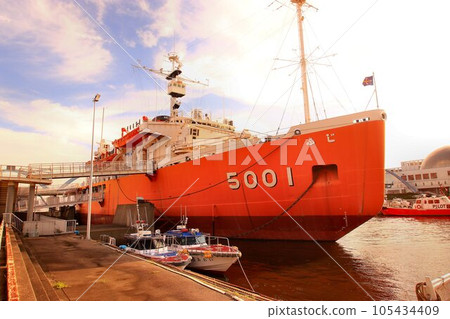 從名古屋港講述南極觀測的歷史……黃昏的南極觀測船富士 從名古屋港講述南極觀測的歷史……黃昏的南極觀測船富士 105434409