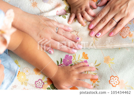 拿著和服的人 105434462