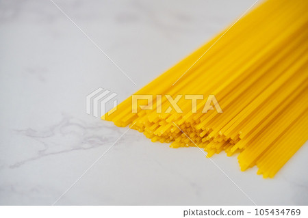 Pasta spaghetti noodles tableware close-up photography material 105434769