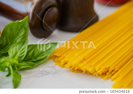 Pasta spaghetti noodles tableware close-up photography material 105434816