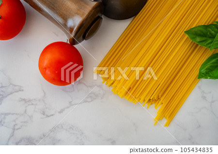Pasta spaghetti noodles tableware close-up photography material 105434835