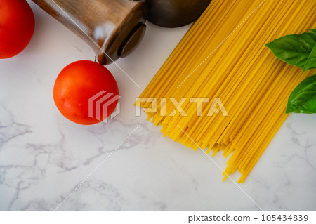 Pasta spaghetti noodles tableware close-up photography material 105434839