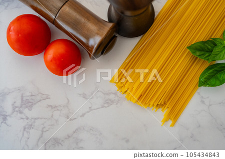 Pasta spaghetti noodles tableware close-up photography material 105434843