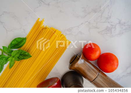 Pasta spaghetti noodles tableware close-up photography material 105434856