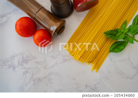 Pasta spaghetti noodles tableware close-up photography material 105434860