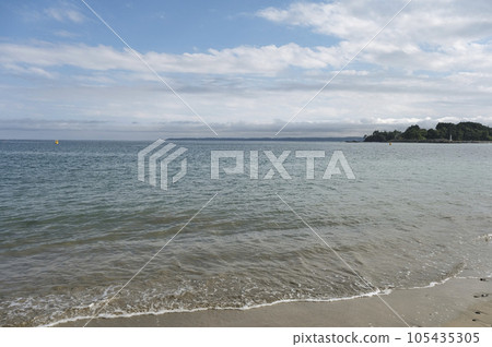 Kesennuma's Otani Coast, a sandy beach with calm waves 105435305