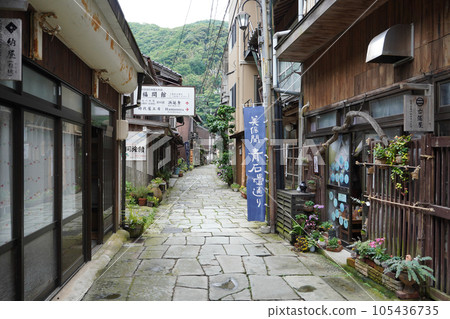 Aoishidatami Street prospered as a port of call for Kitamaebune ships (Mihonoseki Town, Shimane Prefecture) 105436735