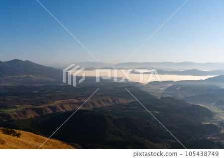 Hiruzen Basin morning mist and Hiruzen seen from the summit of Mt. Mihira in early winter 2 Maniwa City, Okayama Prefecture and Kofu Town, Hino District, Tottori Prefecture 105438749