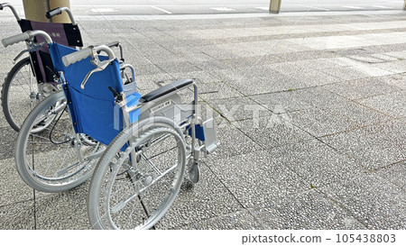 Wheelchair (standard type) placed at the entrance of the facility 105438803