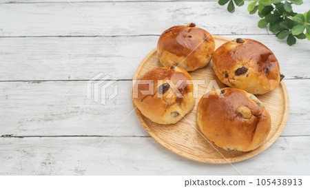 Grape bread/raisin bread image 105438913