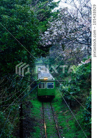 A view of the Choshi Electric Railway train from Moto-Choshi Station 105438929