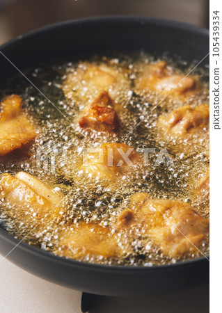 fried chicken in frying pan 105439334