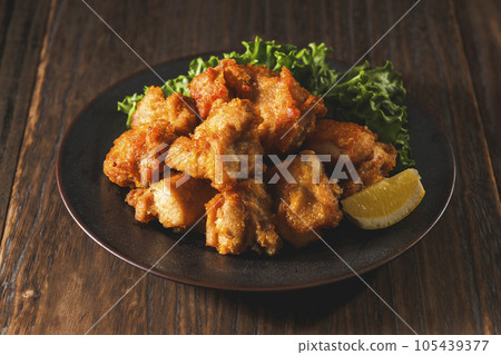 一堆美味的炸雞 105439377