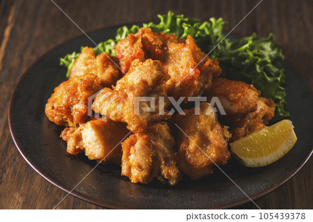 一堆美味的炸雞 105439378