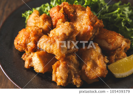 A heaping pile of delicious fried chicken 105439379