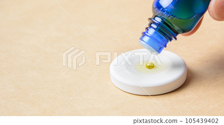 Aroma oil dripping on aroma stone / Aroma image Aroma oil dripping on aroma stone / Aroma image 105439402