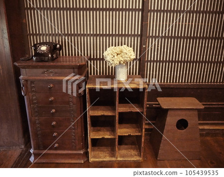 Black telephone in an old private house 105439535