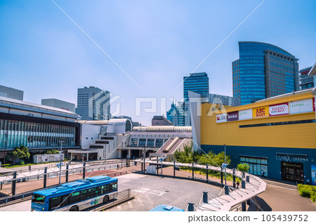 可以欣賞到川崎車站和Lazona川崎廣場景色的日本川崎城市景觀 可以欣賞到川崎車站和Lazona川崎廣場景色的日本川崎城市景觀 105439752