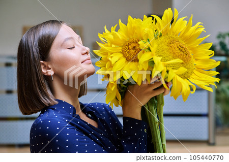 Young happy woman with bouquet of yellow sunflower 105440770