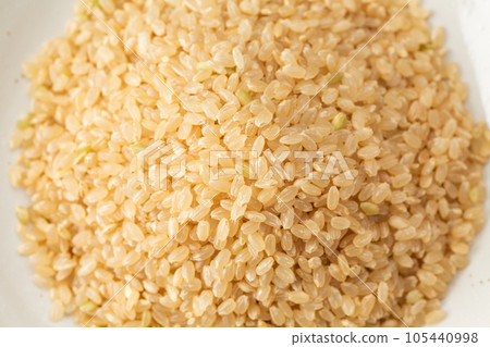 Brown rice Brown rice 105440998