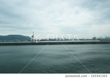 從渡輪上看到的瀨戶內群島 從渡輪上看到的瀨戶內群島 105441303