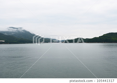 從渡輪上看到的瀨戶內群島 從渡輪上看到的瀨戶內群島 105441317