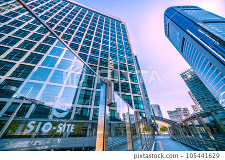 Tokyo cityscape in Japan Summer, intense heat ... Looking at the office district of Shiodome where the blue sky spreads = July 17 105441629