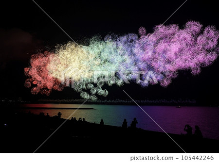 100 shakudama launches all at once Gion Kashiwazaki Festival Fireworks display over the sea 105442246