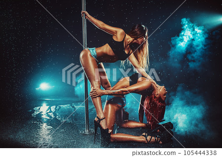 Pole dancing team 105444338