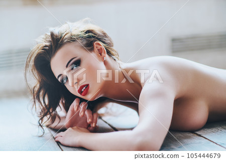 Young nude woman portrait Young nude woman portrait 105444679