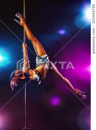Pole dance woman 105444789
