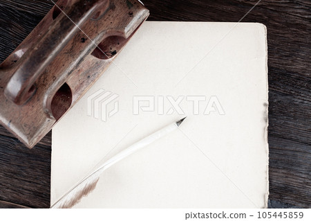 Vintage fountain pen and empty sheet of paper on wooden table 105445859