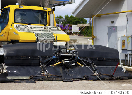 tracked vehicle snow compactor or snow compressors and snow-levelling machines guarantee skiers comfortable and enjoyable downhill rides tracked vehicle snow compactor or snow compressors and snow-levelling machines guarantee skiers comfortable and enjoyable downhill rides 105448508
