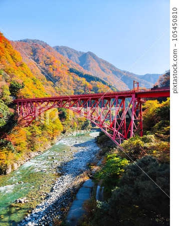 Kurobe Gorge in Autumn: Shinyamabiko Bridge Kurobe Gorge in Autumn: Shinyamabiko Bridge 105450810