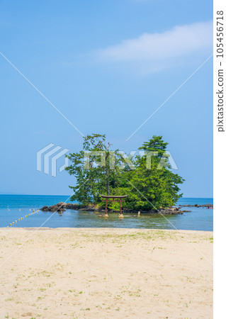 留存著愛情傳說的小井海灘和弁天島 | 石川縣能登町 105456718