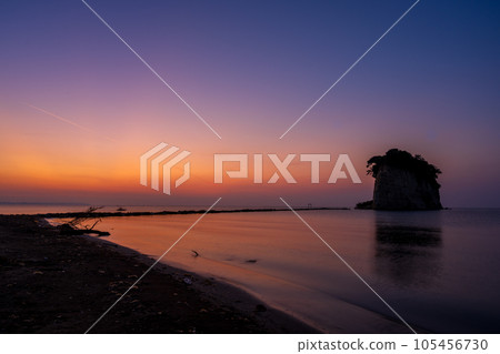 Oku-Noto's sightseeing spot Mitsukejima (also known as Gunkanjima) and sunrise | Suzu City, Ishikawa Prefecture 105456730