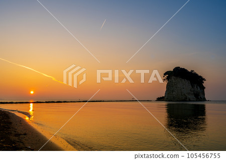 Oku-Noto's sightseeing spot Mitsukejima (also known as Gunkanjima) and sunrise | Suzu City, Ishikawa Prefecture 105456755